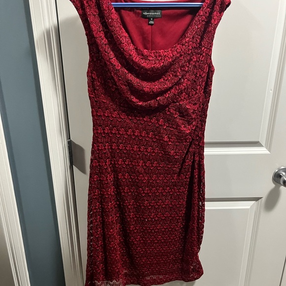 Ladies calf length red lace dress - Picture 2 of 3